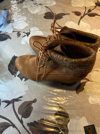 Botines marrones con cordones