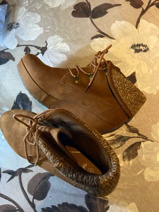 Botines marrones con cordones