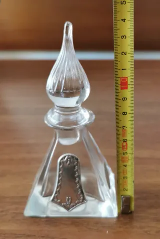 Bottiglietta profumo piramidale con decoro