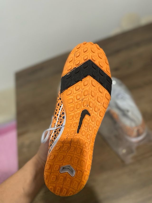Botas Nike Futbol Talla 42, una puesta .