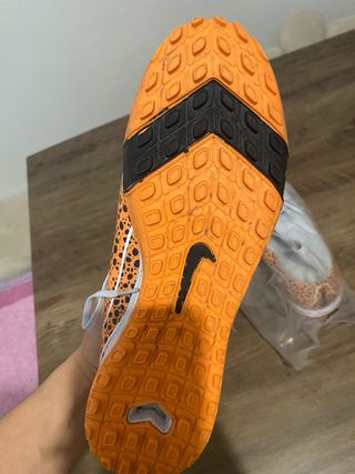 Botas Nike Futbol Talla 42, una puesta .