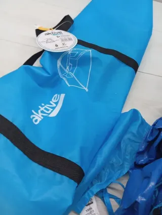 Tenda paravento da spiaggia AKTIVE 213x133x120 cm, 4 posti, include 4 picchetti, aste in fibra di vetro, tessuto poliestere 170T, colonna d'acqua 300 mm, peso 2 kg, porta e finestre laterali