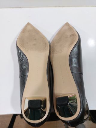Zapatos Zara Piel Tacón Bajo color Plata