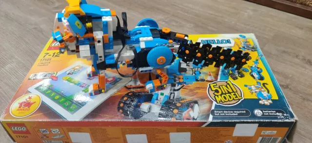 LEGO Boost Creative Toolbox 17101