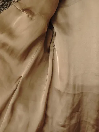 Abrigo estampado gris y negro