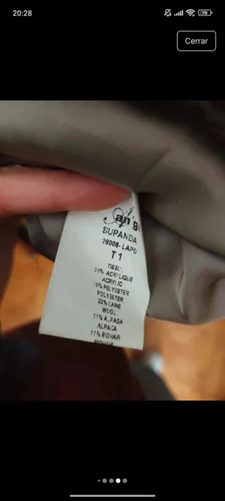 Abrigo estampado gris y negro