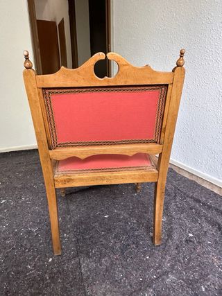 Sillón vintage madera y tela rojo