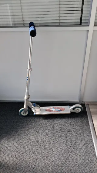 Patinete infantil plateado