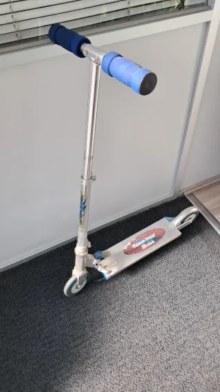 Patinete infantil plateado