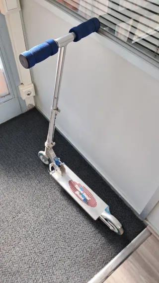 Patinete infantil plateado