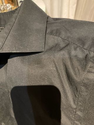 Camisas chico rayas y negra. tallas M y 5