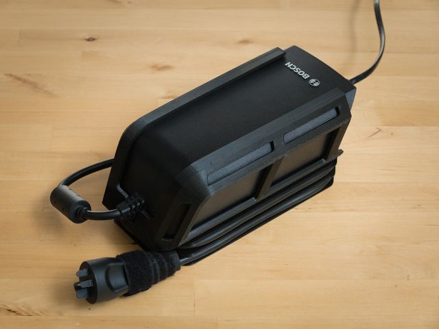 Supporto a parete per caricabatterie Bosch eBike con raccogli-cavo