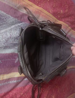 Bolso city bag negro bershka efecto desgastado