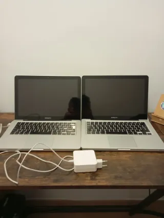 2 MacBook Pro Apple Plata
