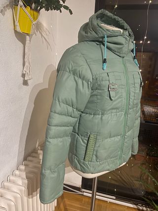 Chaqueta acolchada verde con capucha