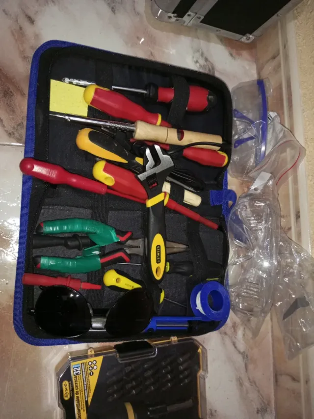 Kit de herramientas manuales y puntas