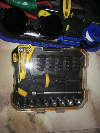 Kit de herramientas manuales y puntas