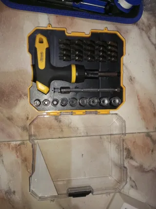 Kit de herramientas manuales y puntas