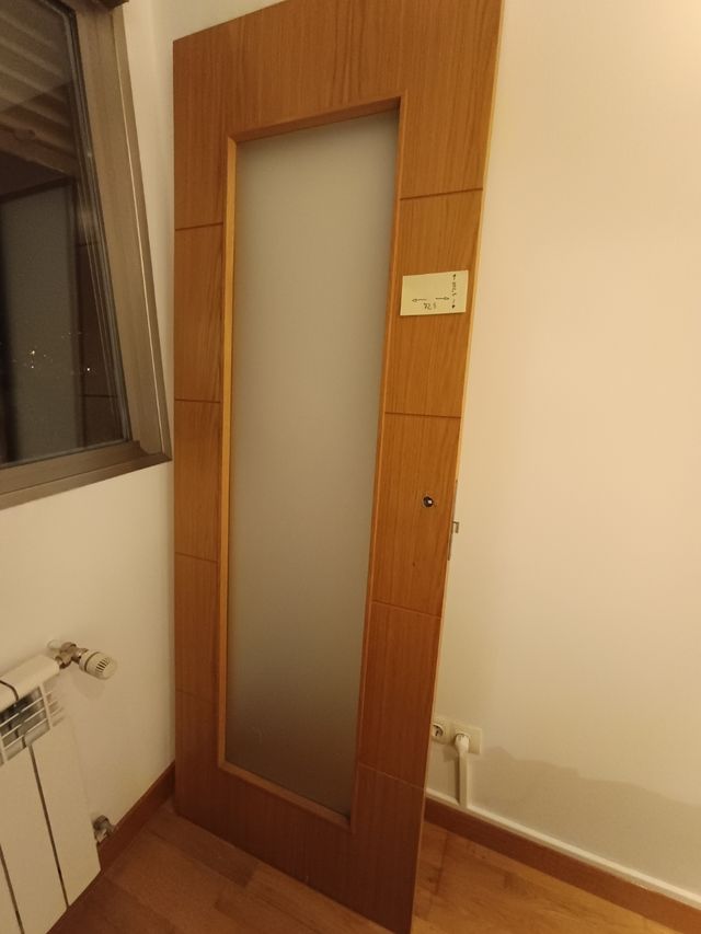 Puerta de madera para  interior con cristal