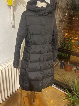 Abrigo largo negro con cinturón