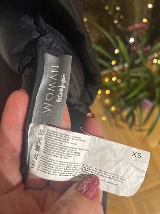 Abrigo largo negro con cinturón