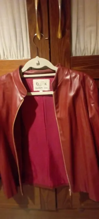 Cazadora burdeos mujer