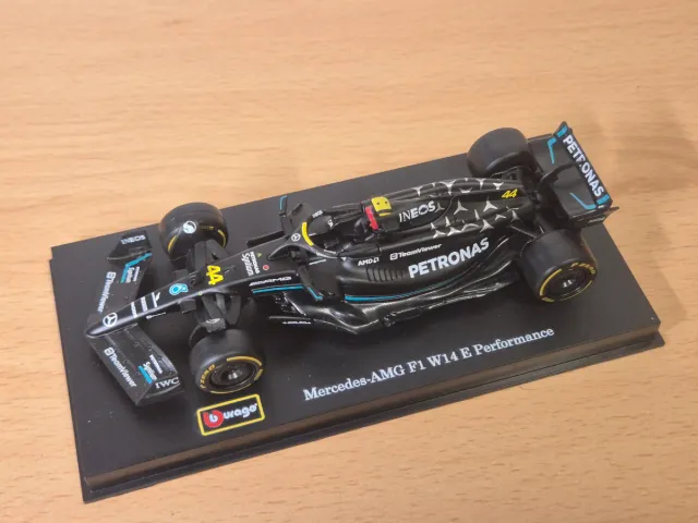 Mercedes F1 W14 Burago 1:43 lewis hamilton