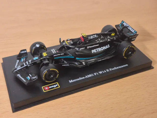 Mercedes F1 W14 Burago 1:43 lewis hamilton
