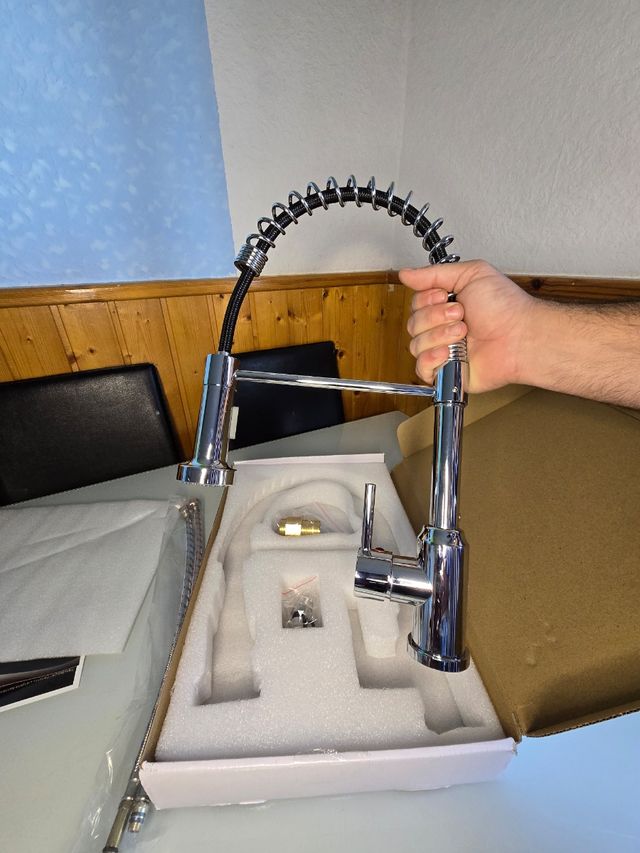 Rubinetto da cucina moderno grande