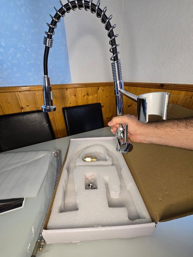 Rubinetto da cucina moderno grande