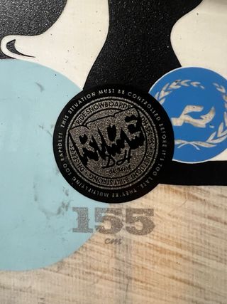 tabla de snowboard ride con fijaciones raiden.