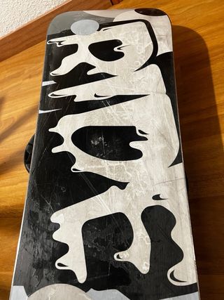 tabla de snowboard ride con fijaciones raiden.