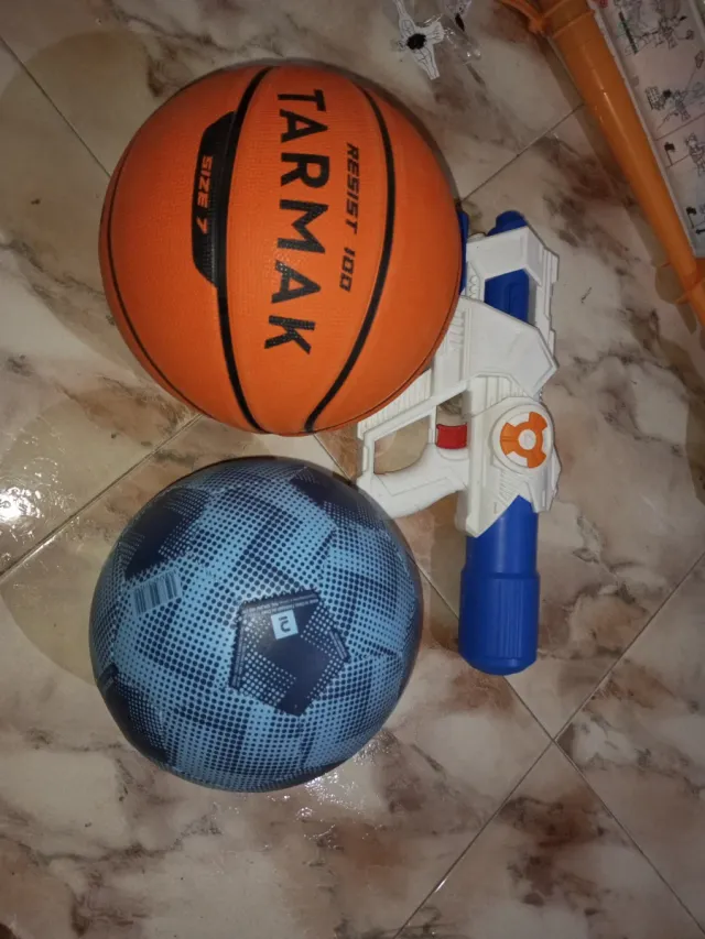 Balón de Baloncesto y Fútbol + Pistola