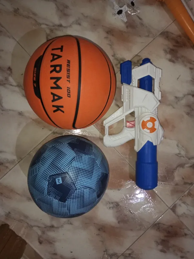 Balón de Baloncesto y Fútbol + Pistola