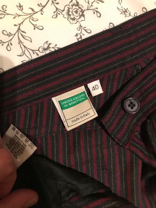 Traje rayas Benetton marrón y rojo