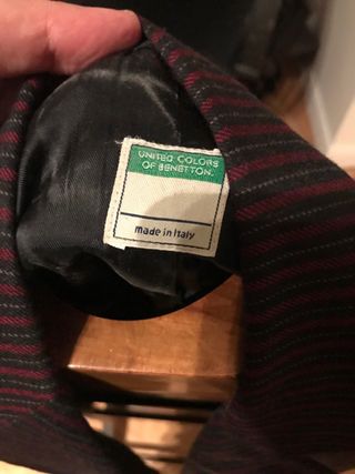 Traje rayas Benetton marrón y rojo