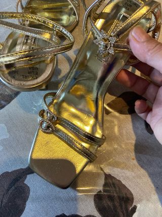 Sandalias doradas tacón Primark Talla 36