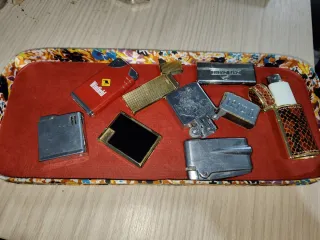 Conjunto di accendini vari