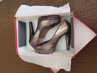 Zapatos tacón Sacha London marrones y dorados