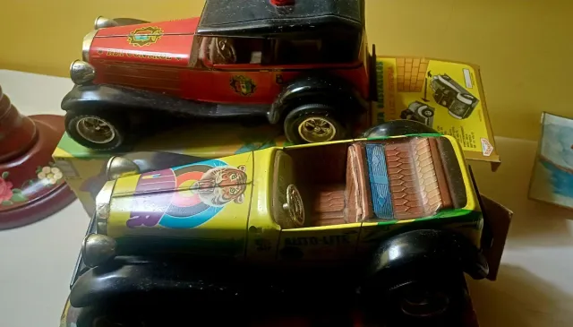 Auto giocattolo d'epoca
