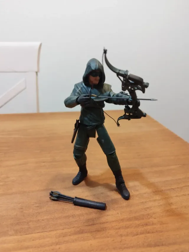 Figura Green Arrow con arco e frecce