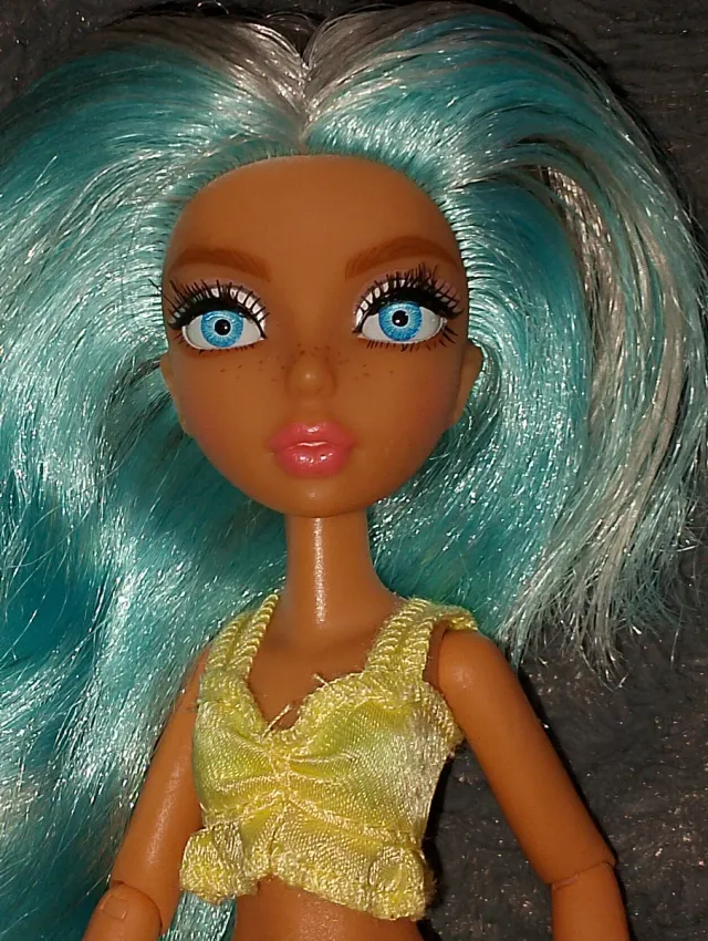 Muñeca Mermaze Mermaidz Casea