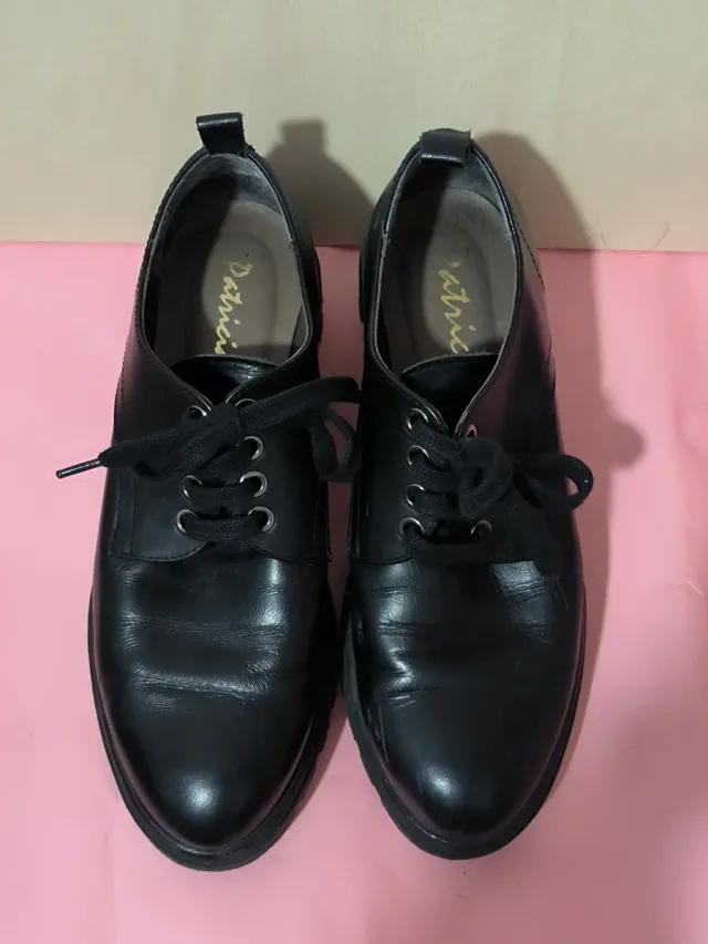 Zapatos de piel Patricia Miller Negros