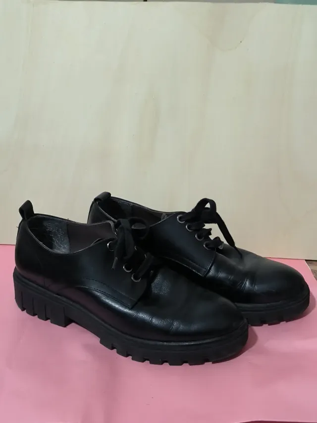 Zapatos de piel Patricia Miller Negros