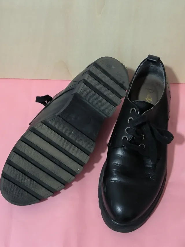 Zapatos de piel Patricia Miller Negros