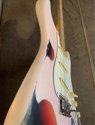 Réplica Fender Stratocaster Rosa