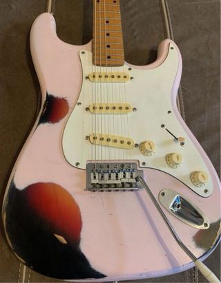 Réplica Fender Stratocaster Rosa