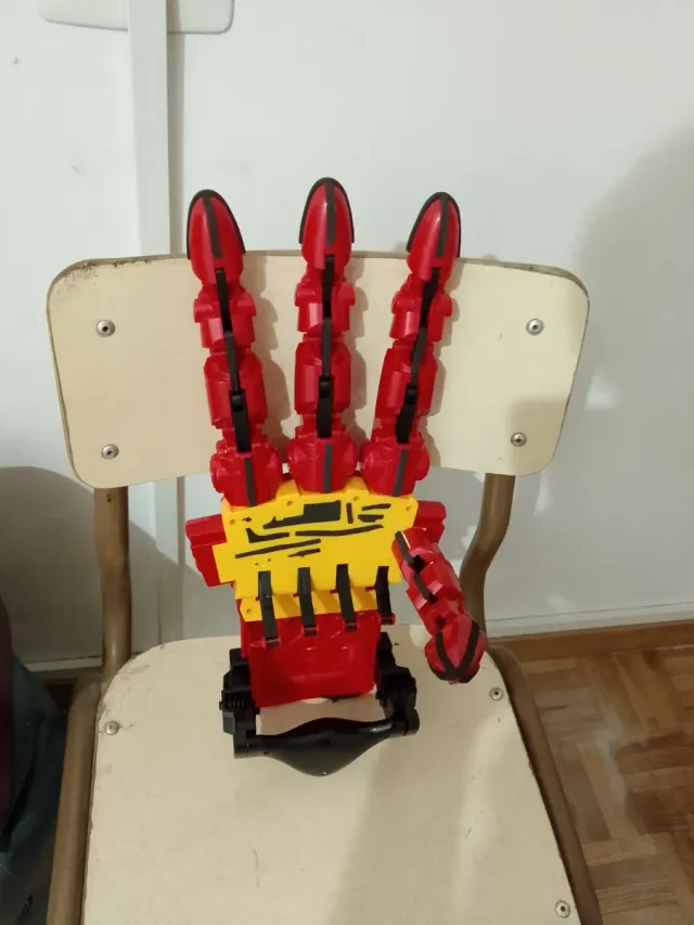 Mano de Iron Man