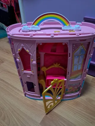 Castello di Barbie con accessori e la sua mascotte