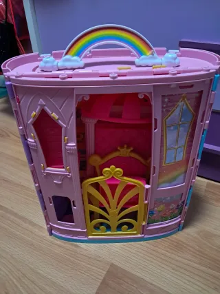 Castello di Barbie con accessori e la sua mascotte